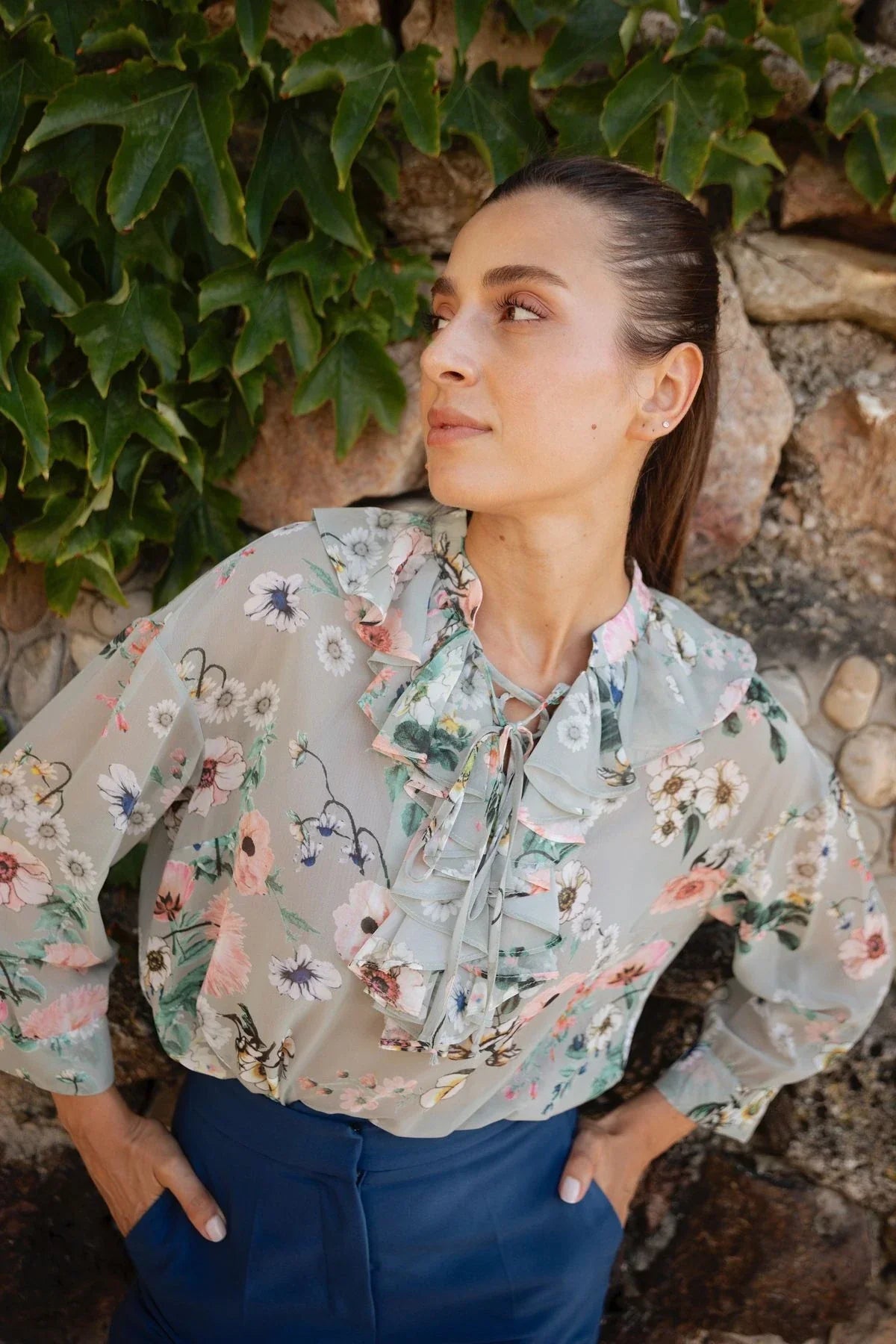 Gri Şifon Bluz – Modern Çiçek Desenli, Ferah Yazlık Stil | FRN LINE