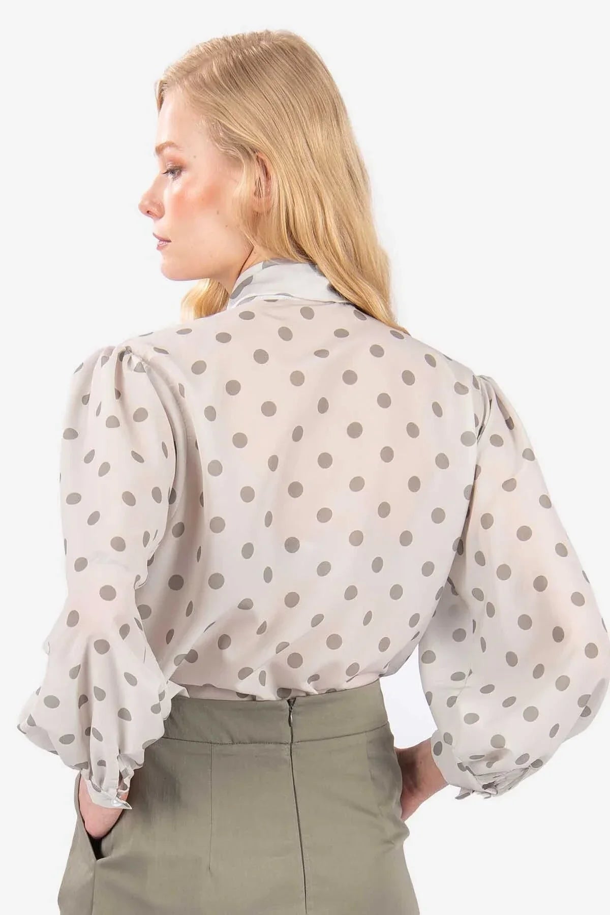 Bej Puantiyeli Fularlı Bluz – Romantik Stil, Şifon Kumaş | FRN LINE