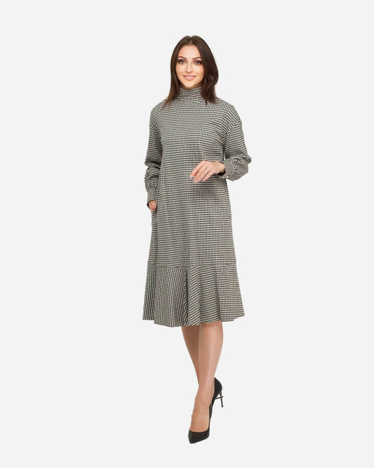 Siyah Dökümlü Elbise – Oversize Fit, Minimal Hatlı Günlük Parça | FRN LINE