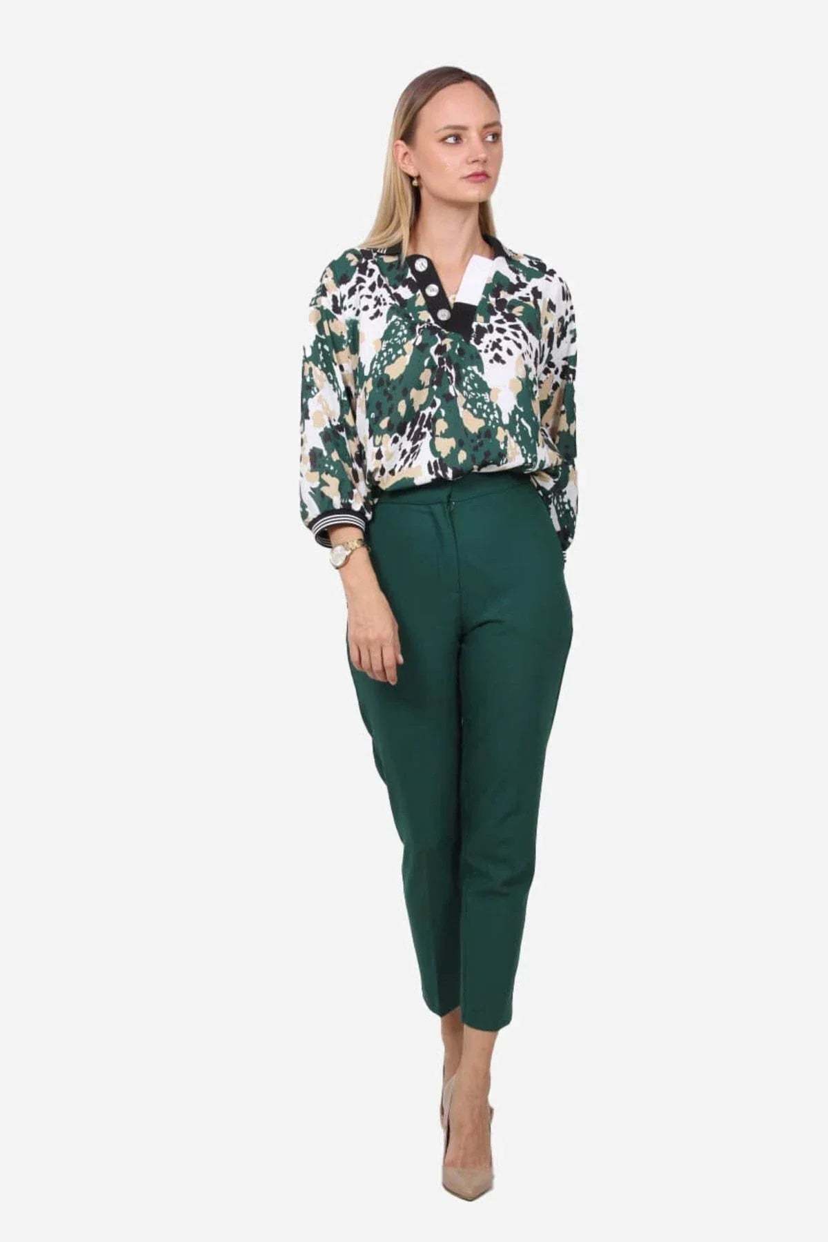 Yeşil Leopar Desenli Bluz – Hafif Yırtmaç Detaylı, Günlük Stil | FRN LINE